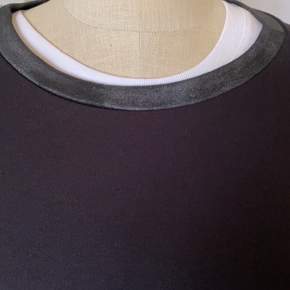 Asymmetrical black poncho - Picture 6 of 11